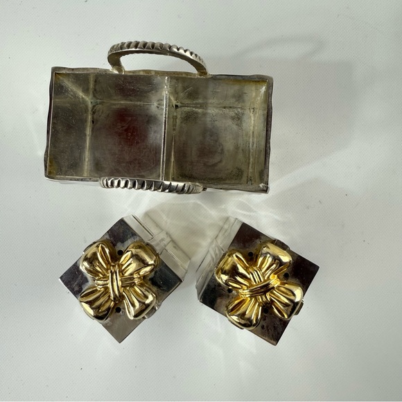Godinger Silver Plate Salt and Pepper Shakers - Silver Presents with Gold Bows - Picture 7 of 10
